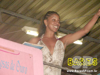 Ensaio na quadra da Sociedade Rosas de Ouro Ensaio na quadra da Sociedade Rosas de Ouro