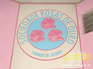 Ensaio na quadra da Sociedade Rosas de Ouro Ensaio na quadra da Sociedade Rosas de Ouro