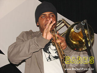 Quinta com música ao vivo no Mercearia Quinta com música ao vivo no Mercearia