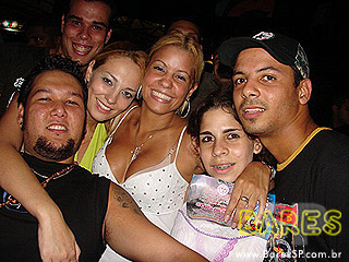 Rosas de Ouro no Armazém da Vila Rosas de Ouro no Armazém da Vila