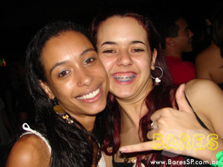 Rosas de Ouro no Armazém da Vila Rosas de Ouro no Armazém da Vila