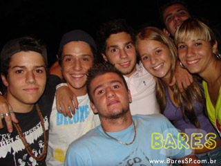 Rosas de Ouro no Armazém da Vila Rosas de Ouro no Armazém da Vila