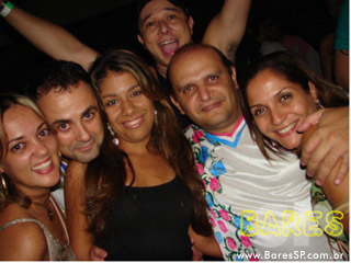 Rosas de Ouro no Armazém da Vila Rosas de Ouro no Armazém da Vila