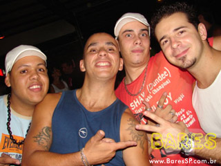 Rosas de Ouro no Armazém da Vila Rosas de Ouro no Armazém da Vila