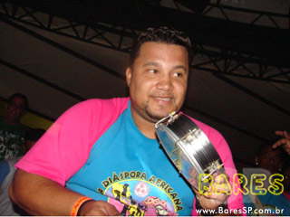 Rosas de Ouro no Armazém da Vila Rosas de Ouro no Armazém da Vila