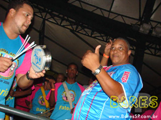 Rosas de Ouro no Armazém da Vila Rosas de Ouro no Armazém da Vila