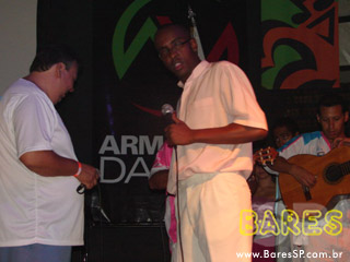 Rosas de Ouro no Armazém da Vila Rosas de Ouro no Armazém da Vila