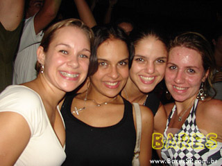 Rosas de Ouro no Armazém da Vila Rosas de Ouro no Armazém da Vila