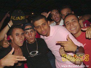 Rosas de Ouro no Armazém da Vila Rosas de Ouro no Armazém da Vila