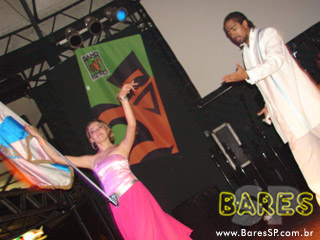 Rosas de Ouro no Armazém da Vila Rosas de Ouro no Armazém da Vila