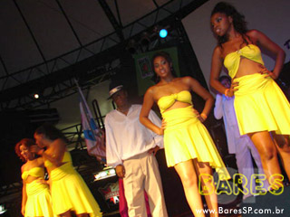 Rosas de Ouro no Armazém da Vila Rosas de Ouro no Armazém da Vila