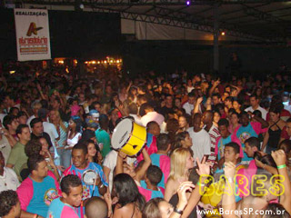 Rosas de Ouro no Armazém da Vila Rosas de Ouro no Armazém da Vila