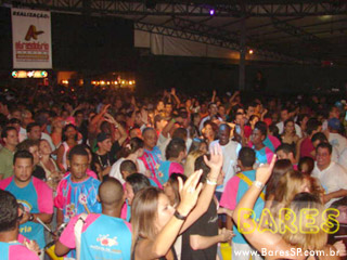 Rosas de Ouro no Armazém da Vila Rosas de Ouro no Armazém da Vila