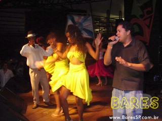 Rosas de Ouro no Armazém da Vila Rosas de Ouro no Armazém da Vila