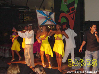 Rosas de Ouro no Armazém da Vila Rosas de Ouro no Armazém da Vila