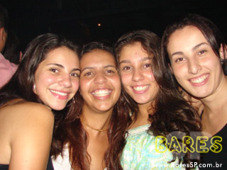 Rosas de Ouro no Armazém da Vila Rosas de Ouro no Armazém da Vila