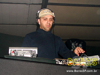 Domingo com Pagode no Armazém da Vila Domingo com Pagode no Armazém da Vila