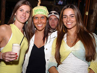 Torcida Amarula - Jogo Brasil x França no Chácara Santa Cecília Torcida Amarula - Jogo Brasil x França no Chácara Santa Cecília