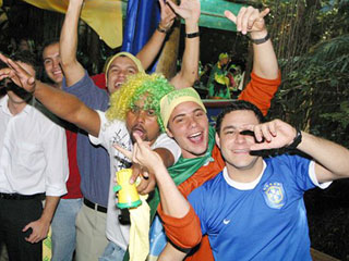 Torcida Amarula - Jogo Brasil x Gana no Chácara Santa Cecília Torcida Amarula - Jogo Brasil x Gana no Chácara Santa Cecília