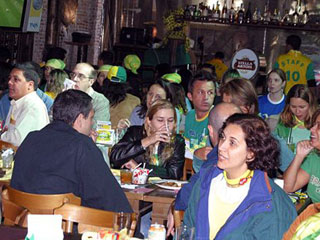 Torcida Amarula - Jogo Brasil x Gana no Chácara Santa Cecília Torcida Amarula - Jogo Brasil x Gana no Chácara Santa Cecília