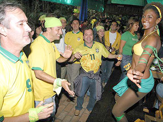 Torcida Amarula - Jogo Brasil x Gana no Chácara Santa Cecília Torcida Amarula - Jogo Brasil x Gana no Chácara Santa Cecília
