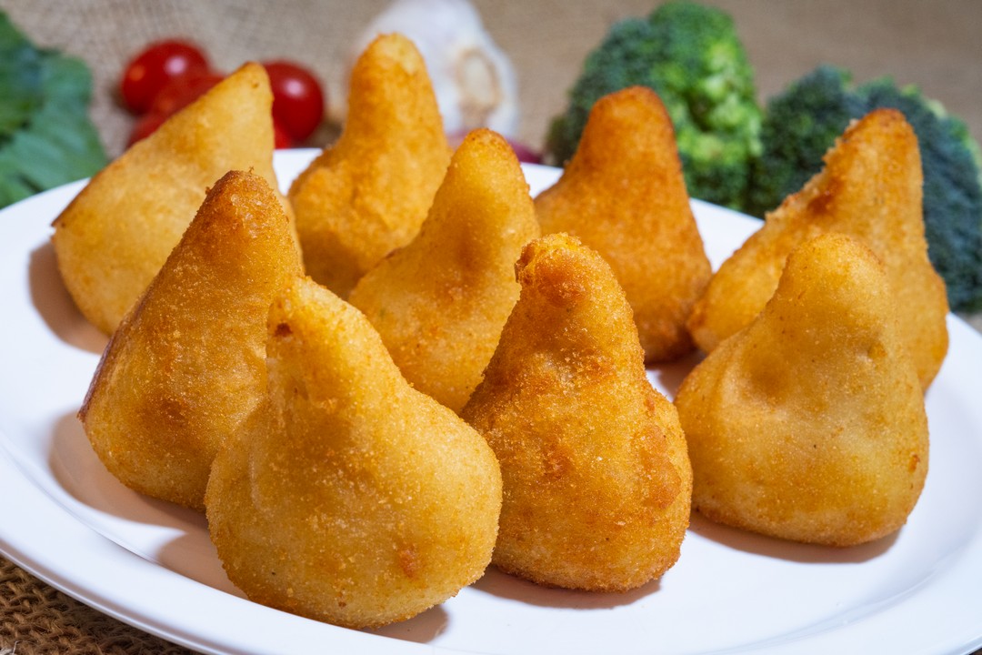coxinha de batata com couve-flor refogada