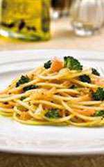 Spaghetti com salmão e brócolis ao alho e óleo BaresSP Spaghetti-com-salmão.jpg