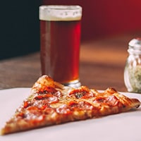 DEGUSTAÇÃO DE CERVEJA ESPECIAL COM PIZZA